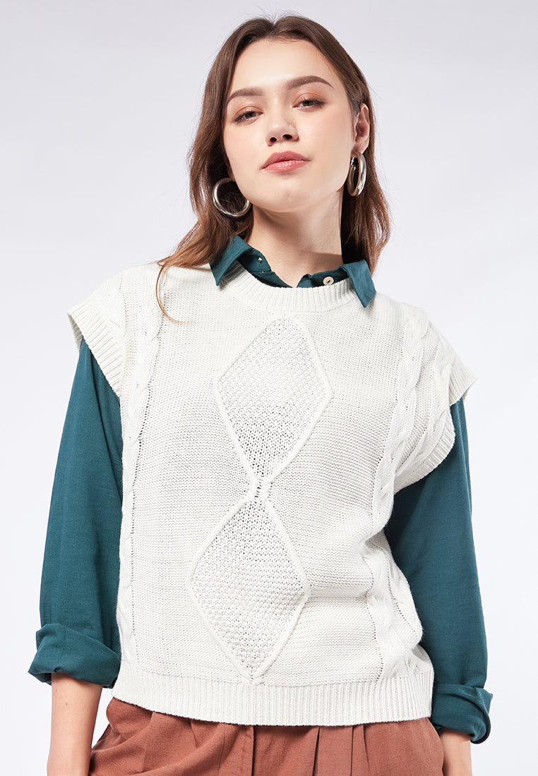 Round Collar Cable Knit Vest